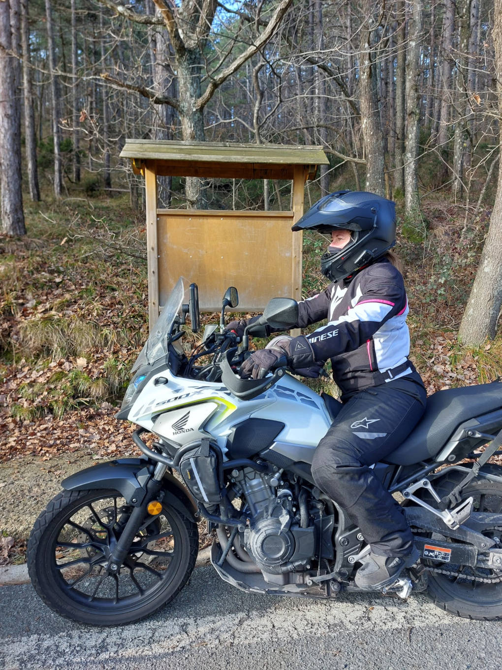 Motociclista sulla neve