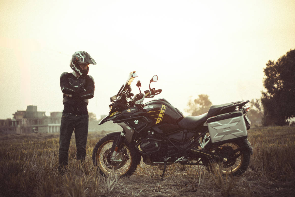 Uomo e moto
